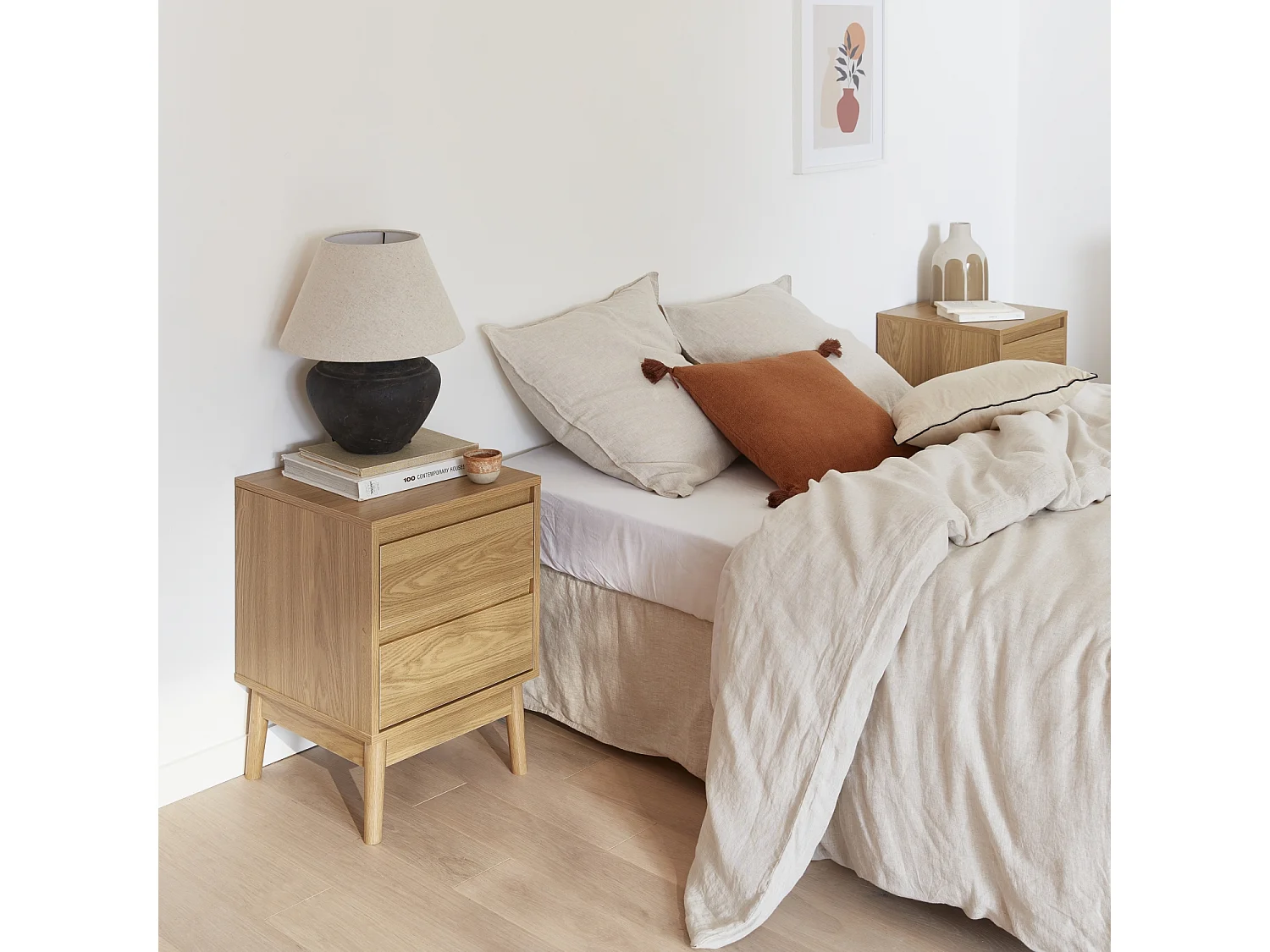 Lot de 2 tables de chevet décor bois. deux tiroirs