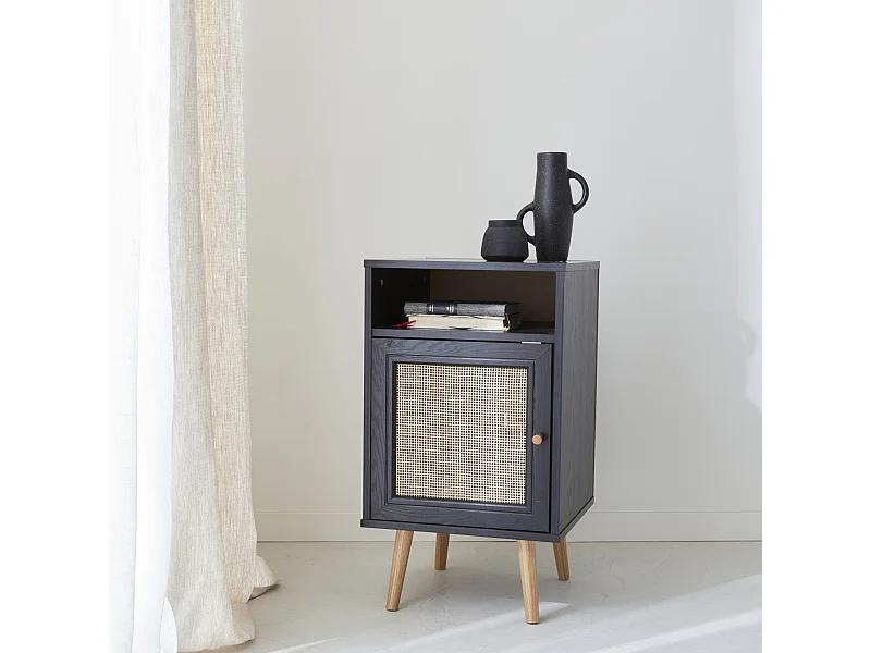 Table de chevet noire en cannage - Bohème - 40x39x70cm. noir - 2 niveaux - 1 porte - 1 espace de rangement - pieds scandinaves