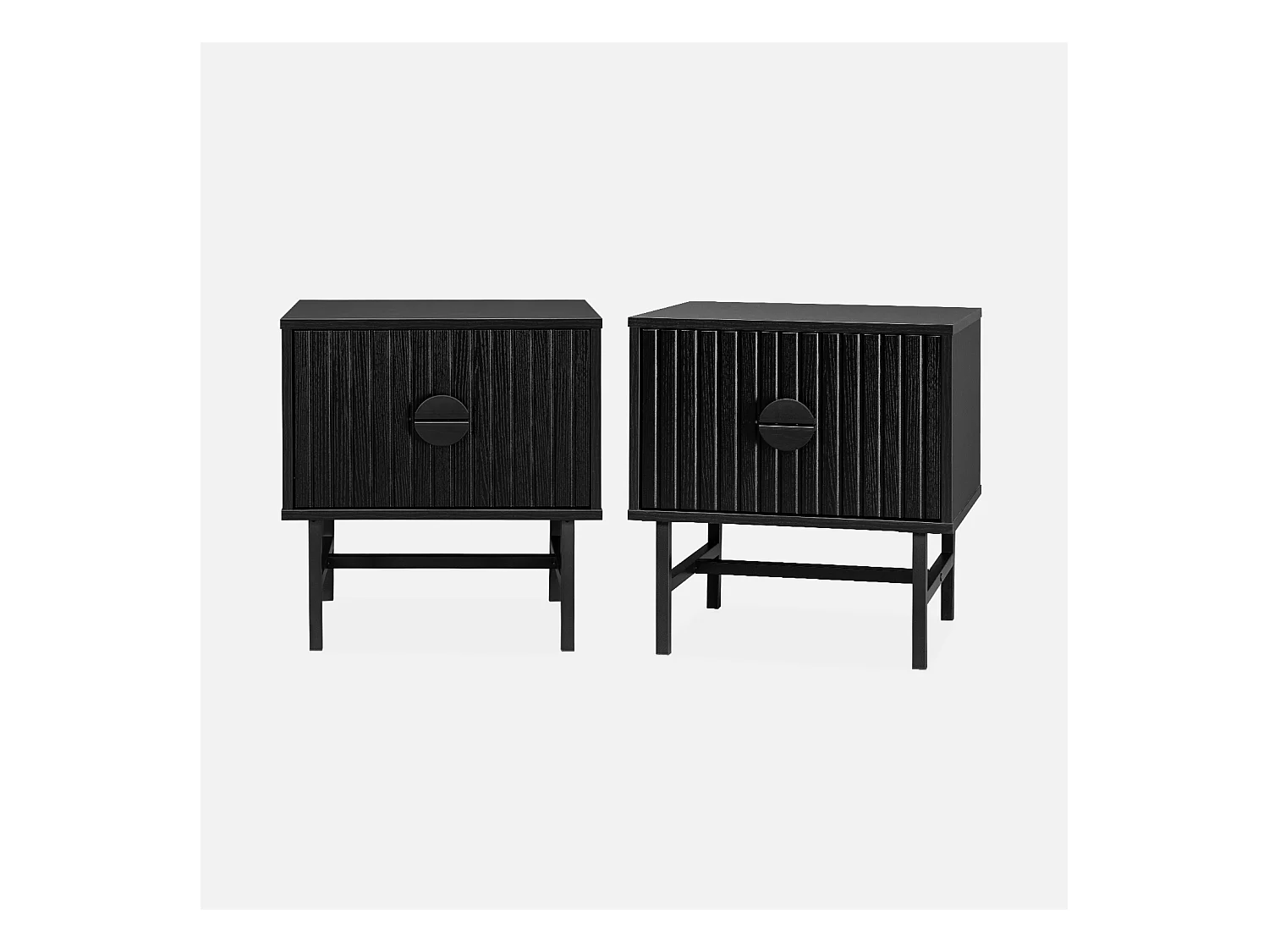 Lot de 2 tables de chevet noires. un tiroir. L 48 x l 39 x H 50cm