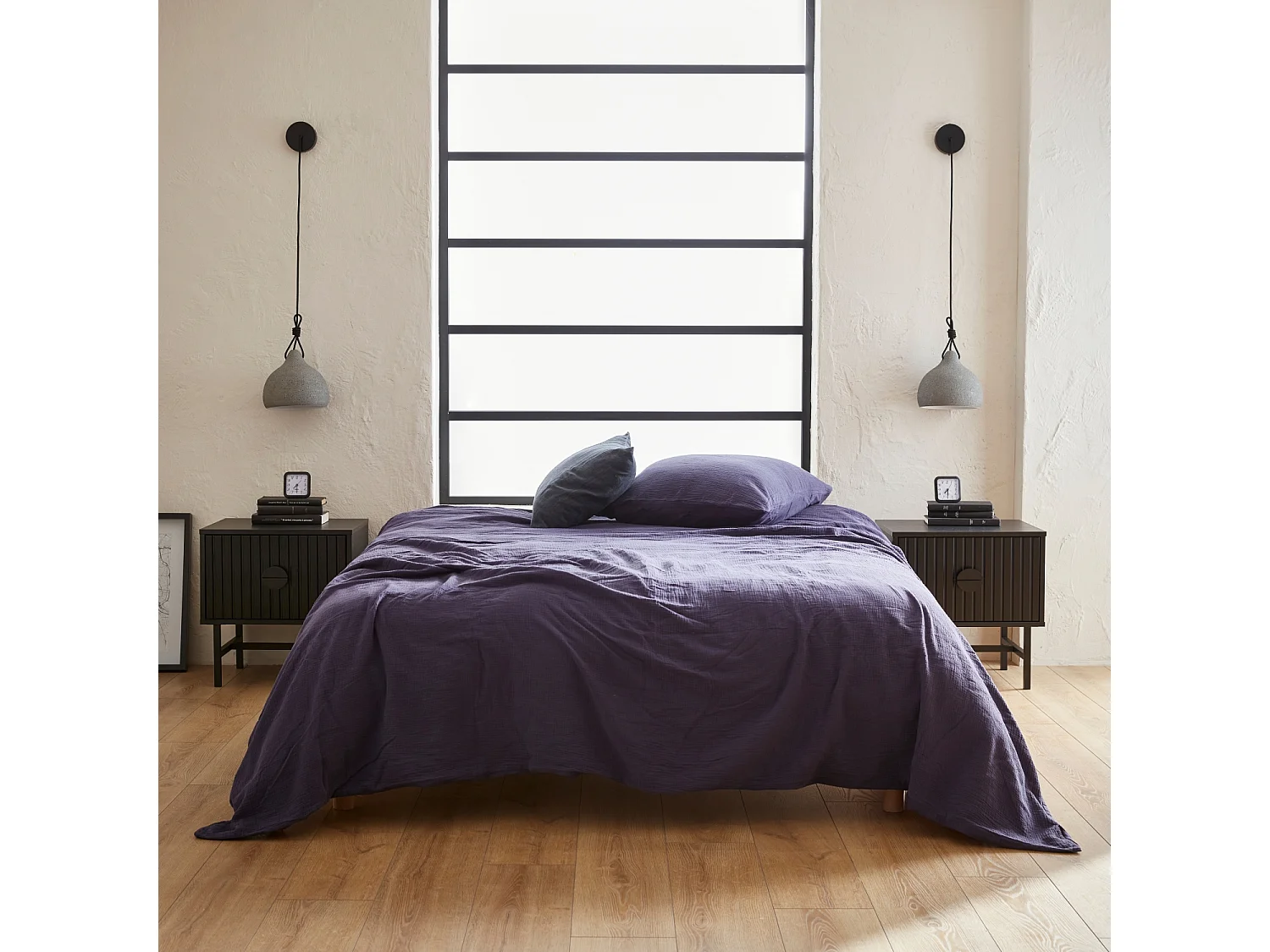 Lot de 2 tables de chevet noires. un tiroir. L 48 x l 39 x H 50cm