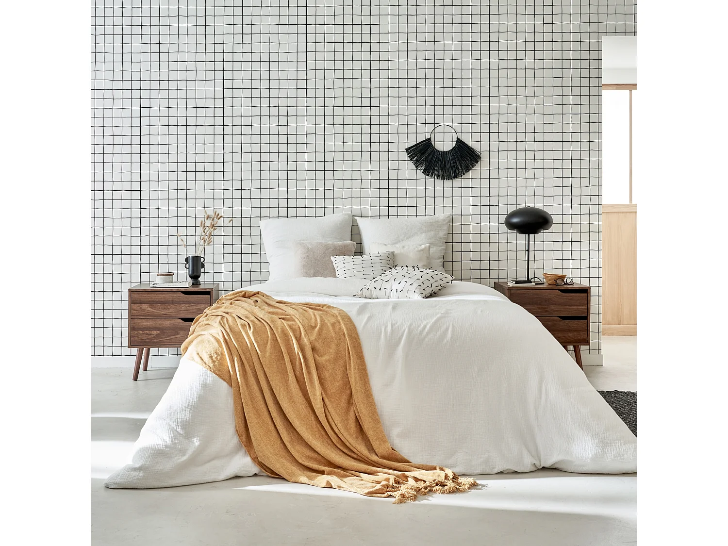 Set 2 comodini effetto legno noce, 2 cassetti, marrone