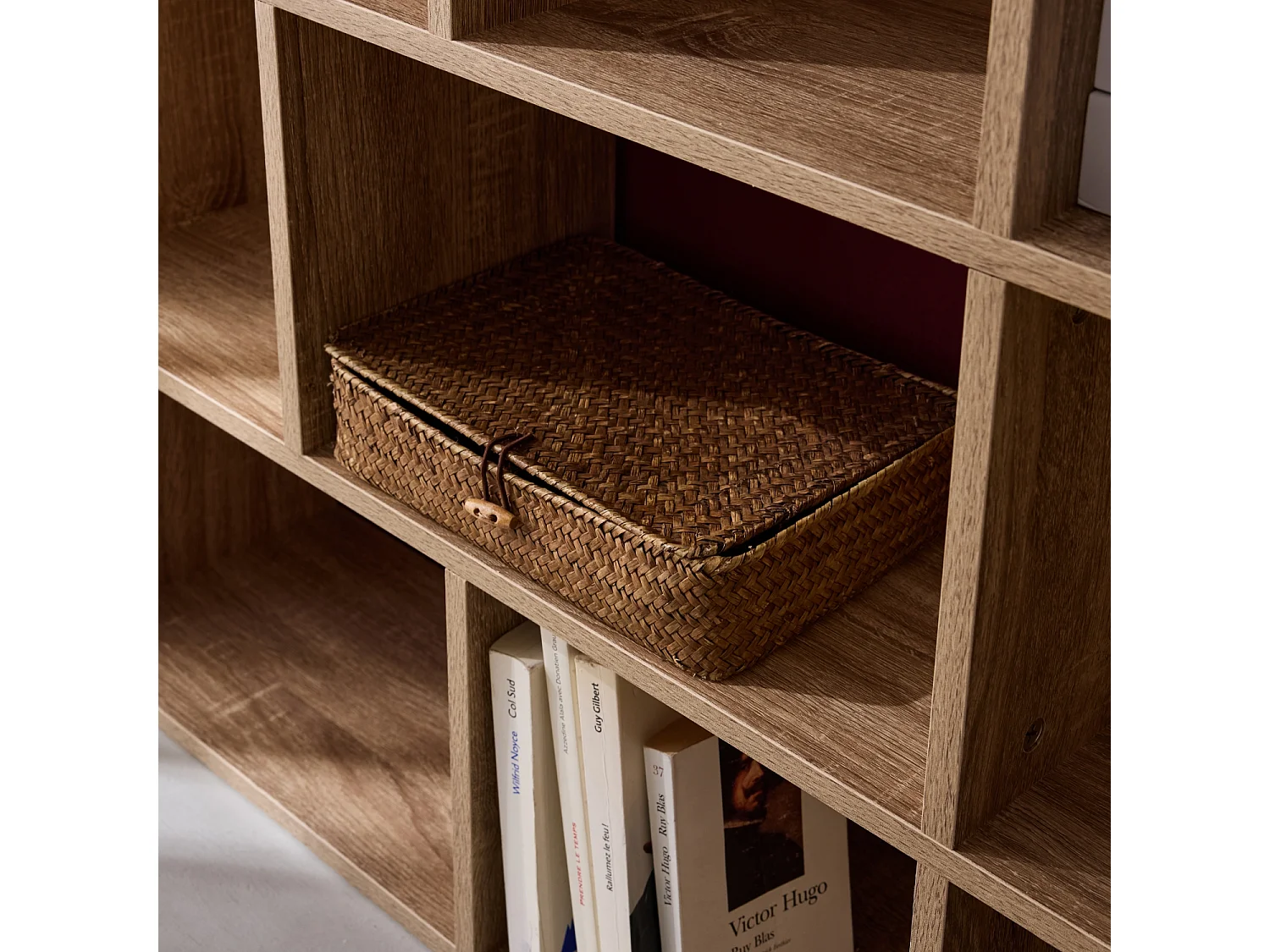 Bibliothèque design asymétrique naturelle. Pieter. 3 étagères. 12 compartiments de rangement