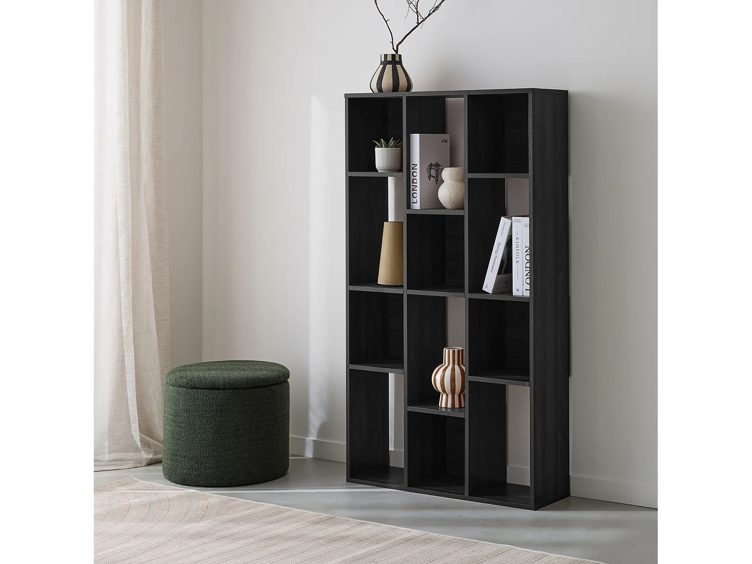 Bibliothèque design asymétrique noire. Pieter. 3 étagères. 12 compartiments de rangement