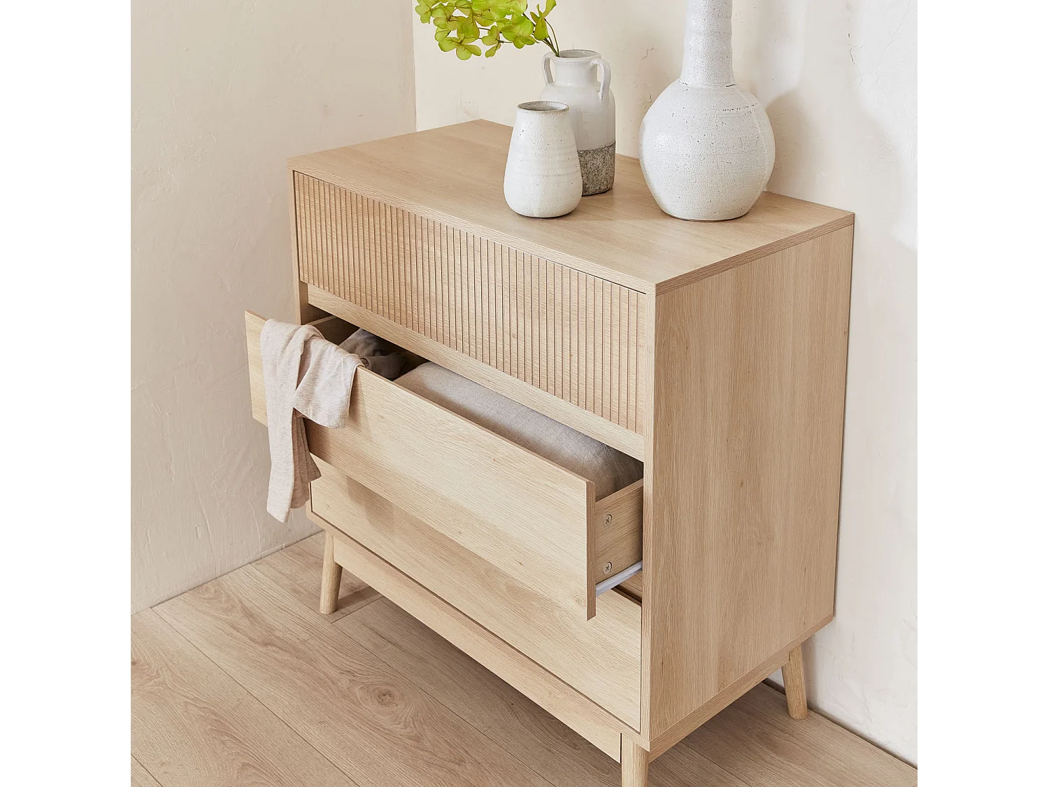 Cómoda con efecto madera, 3 cajones madera clara