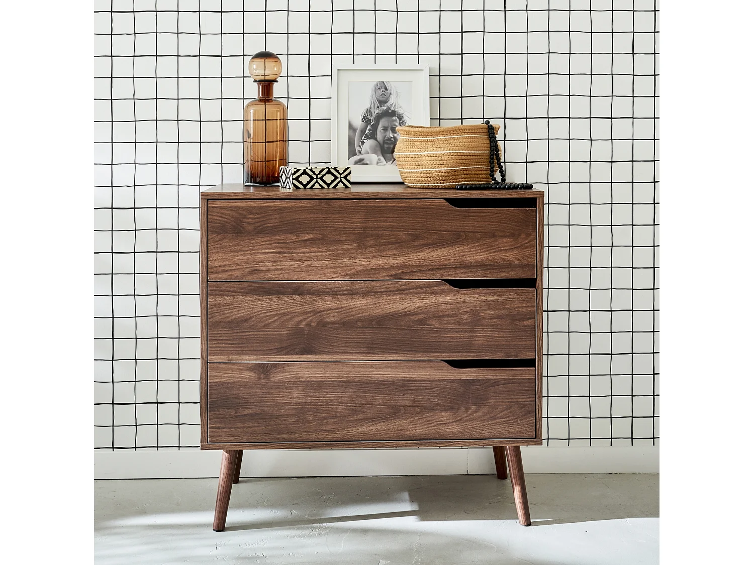 Commode décor bois de noyer. 3 tiroirs. pieds en pin massif