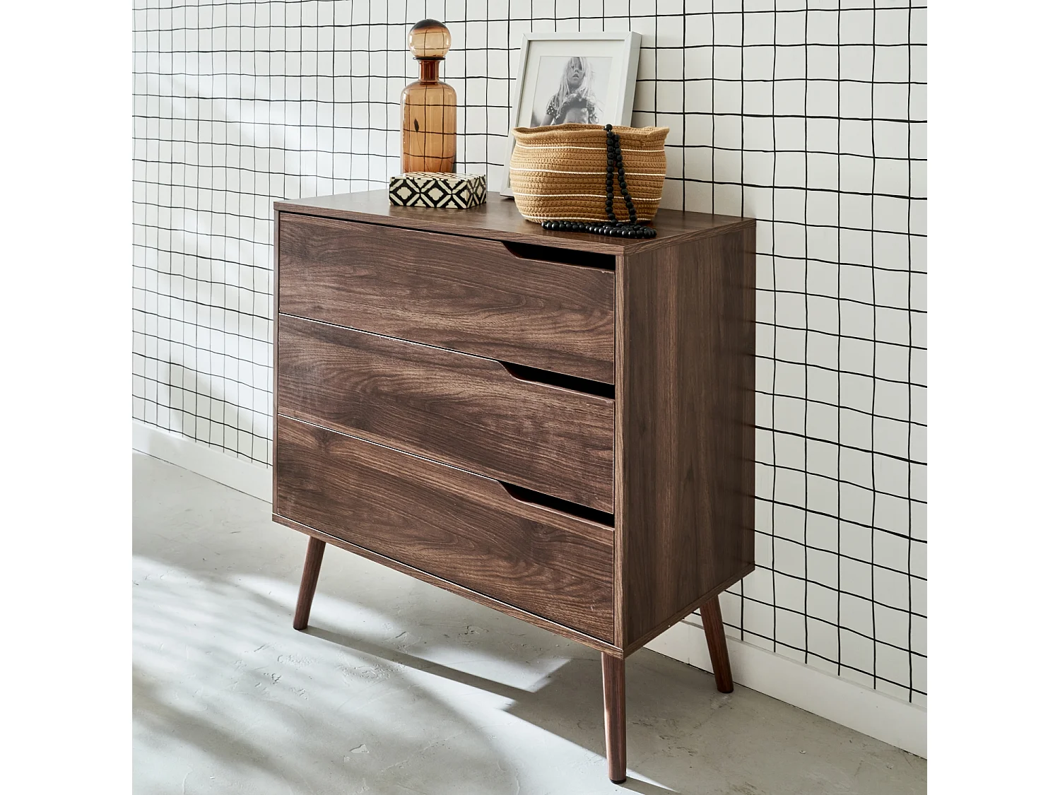 Commode décor bois de noyer. 3 tiroirs. pieds en pin massif