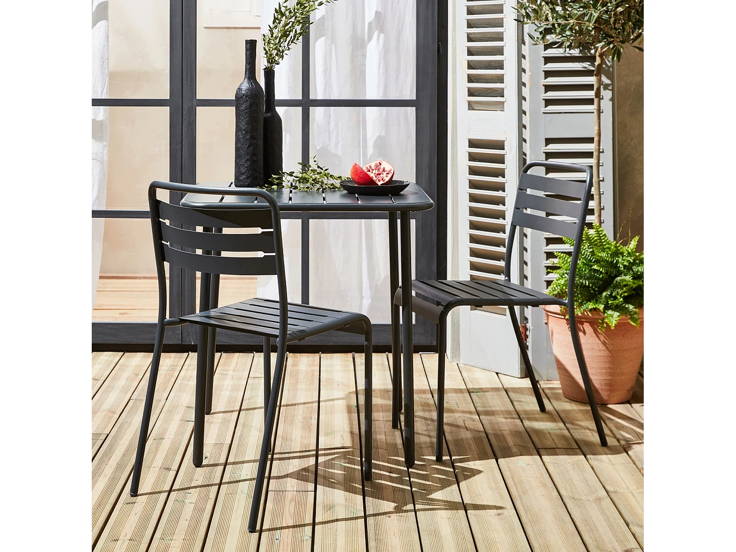 Table de jardin métal + 2 assises anthracite Amélia. lattes et bords arrondis. traitement antirouille