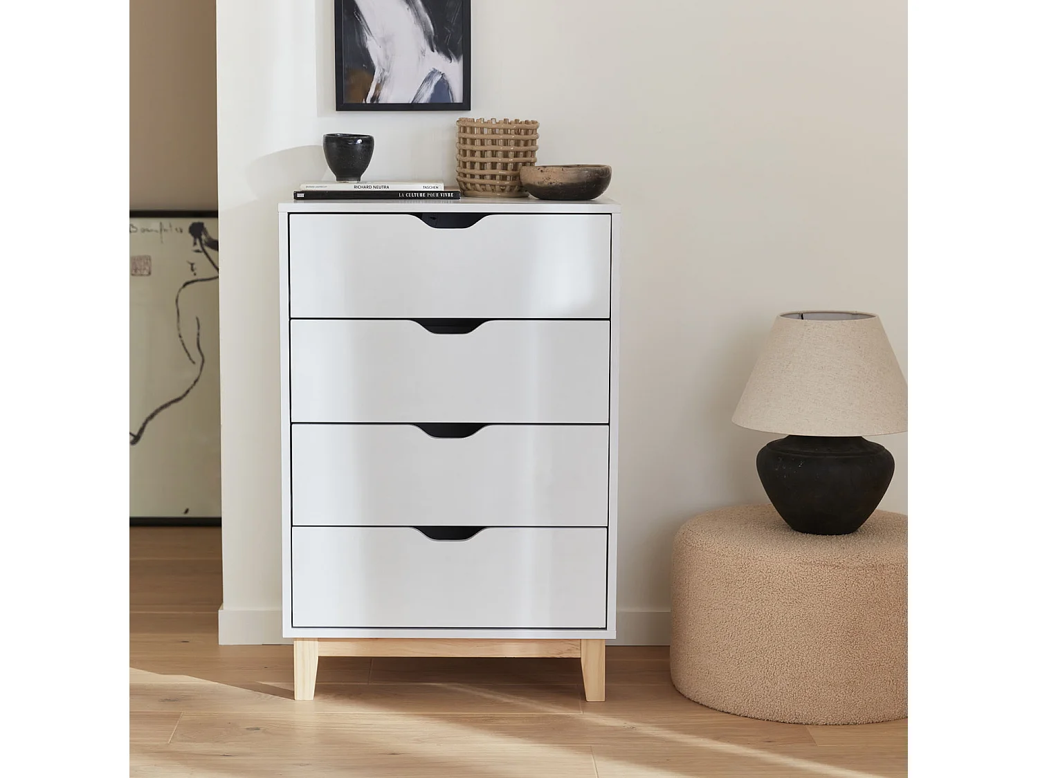 Cómoda efecto madera con patas de madera, 4 cajones blanco