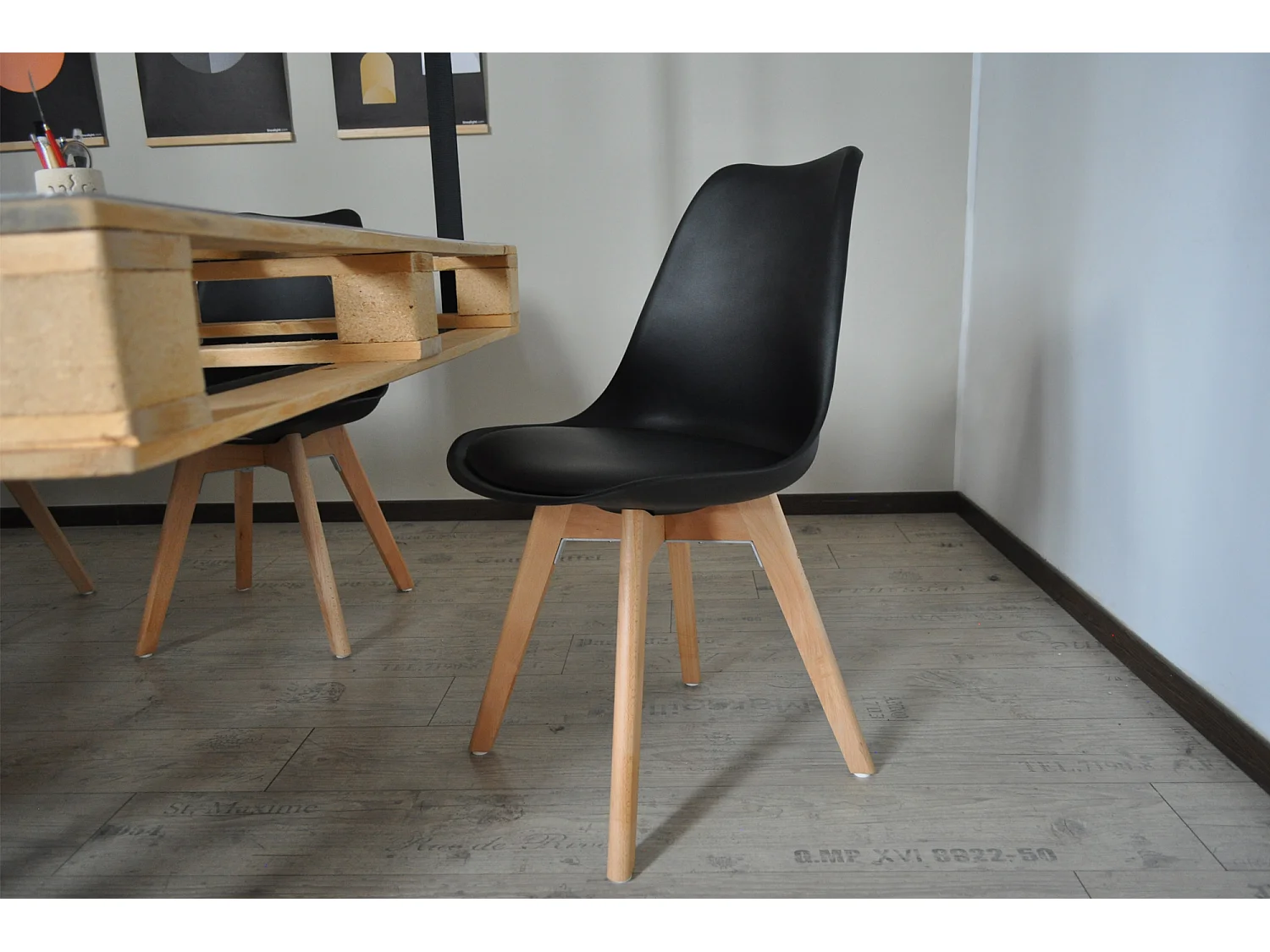 Sedia In Plastica Con Piede In Legno Mod. Mia (2 Pz.)