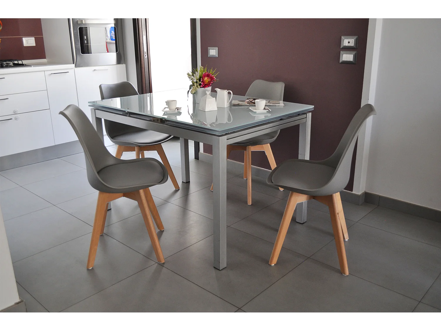 Sedia In Plastica Con Piede In Legno Mod. Mia (2 Pz.)