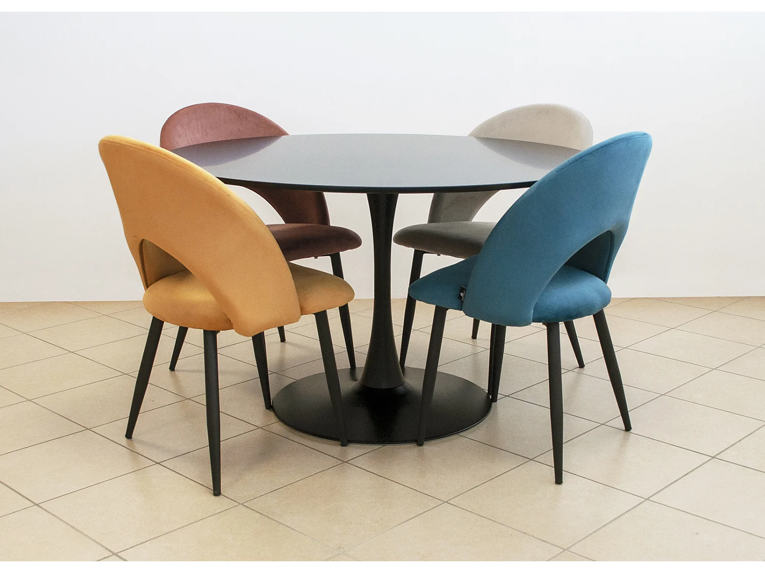 Sedia da pranzo imbottita in velluto giallo senape mod. Zoe (2pz.)