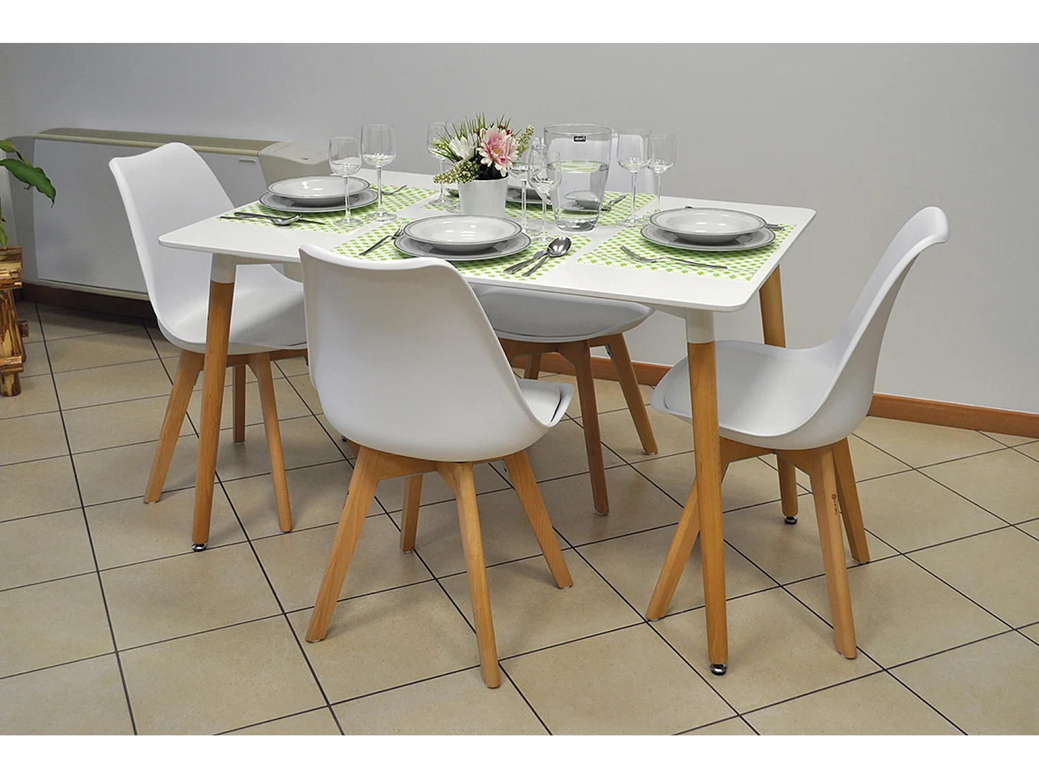 Sedia In Plastica Con Piede In Legno Mod. Mia (2 Pz.)