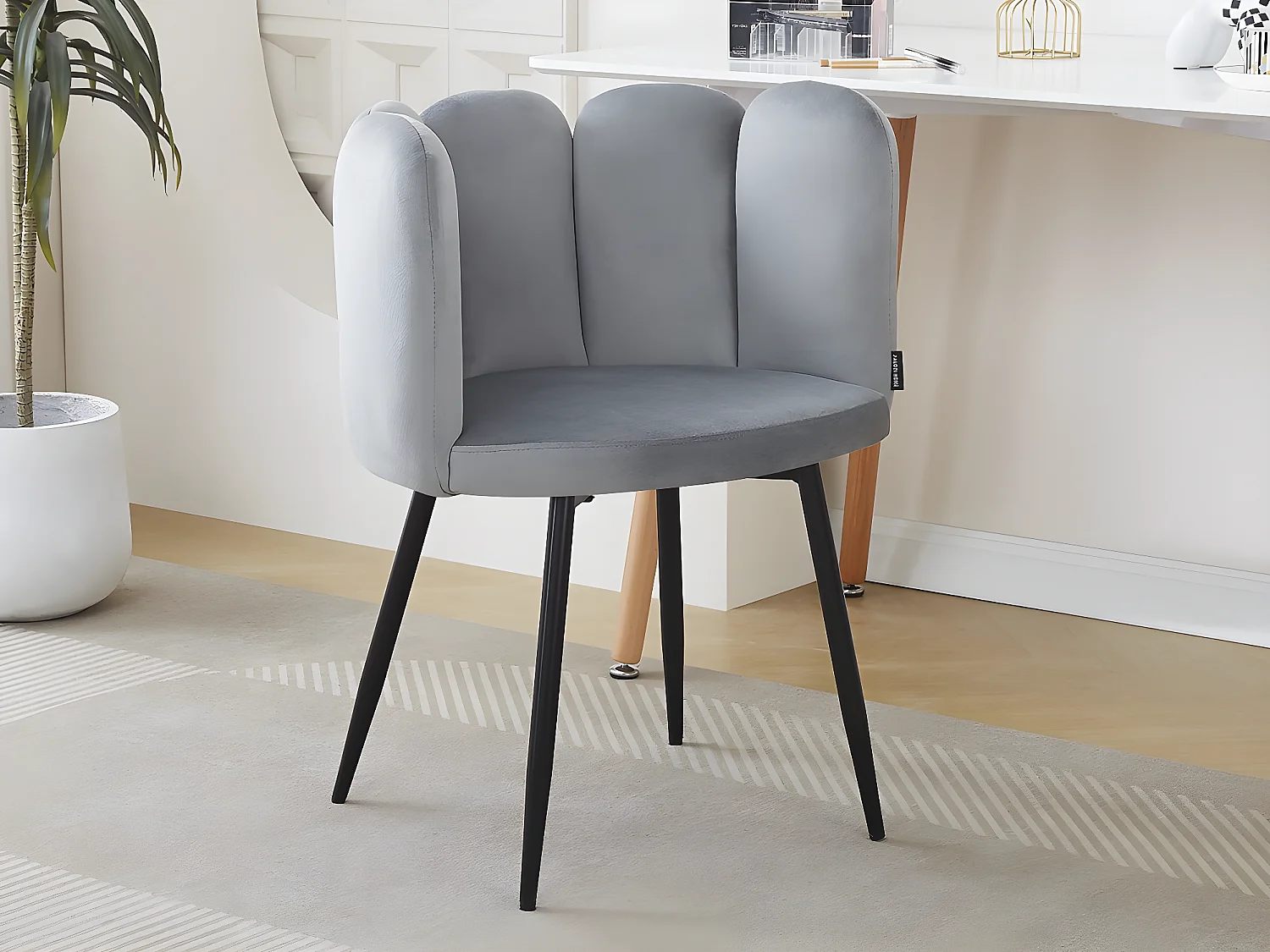 Set van 2 grijze "Capucine" fluwelen stoelen voor een elegante eetkamer