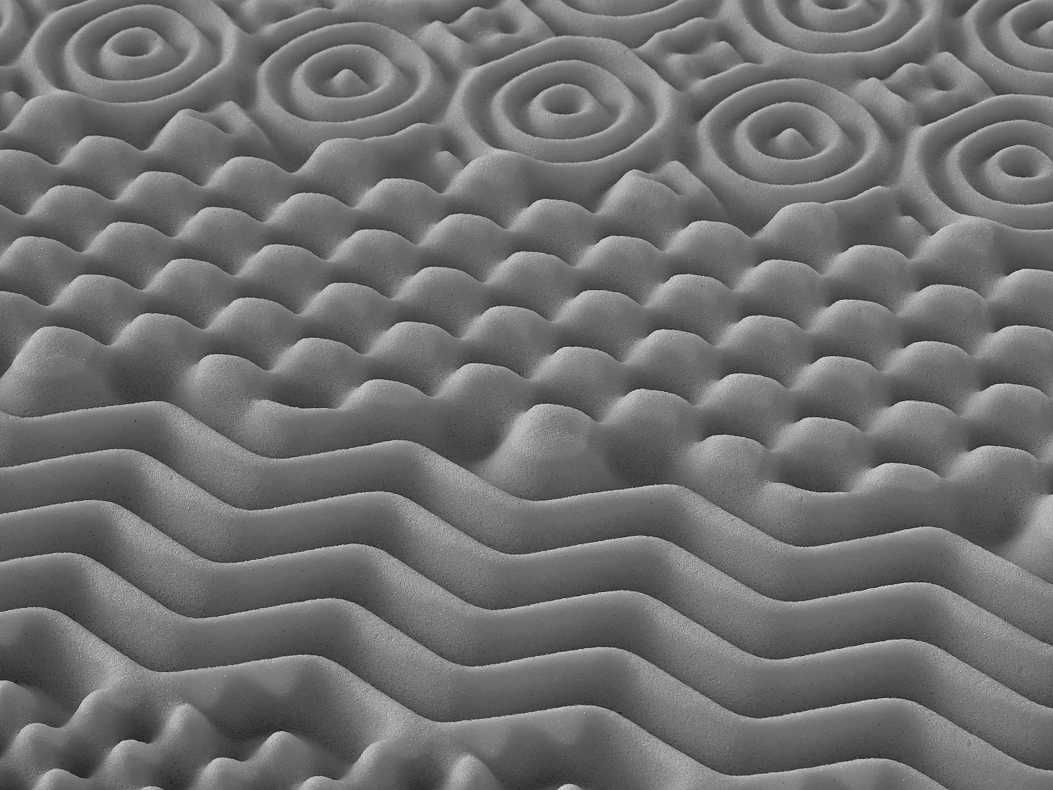 Overmadrass 140 x 190 cm med minneskum 7 soner med rensende trekull tykkelse 5cm - NISIDA fra NATUREA