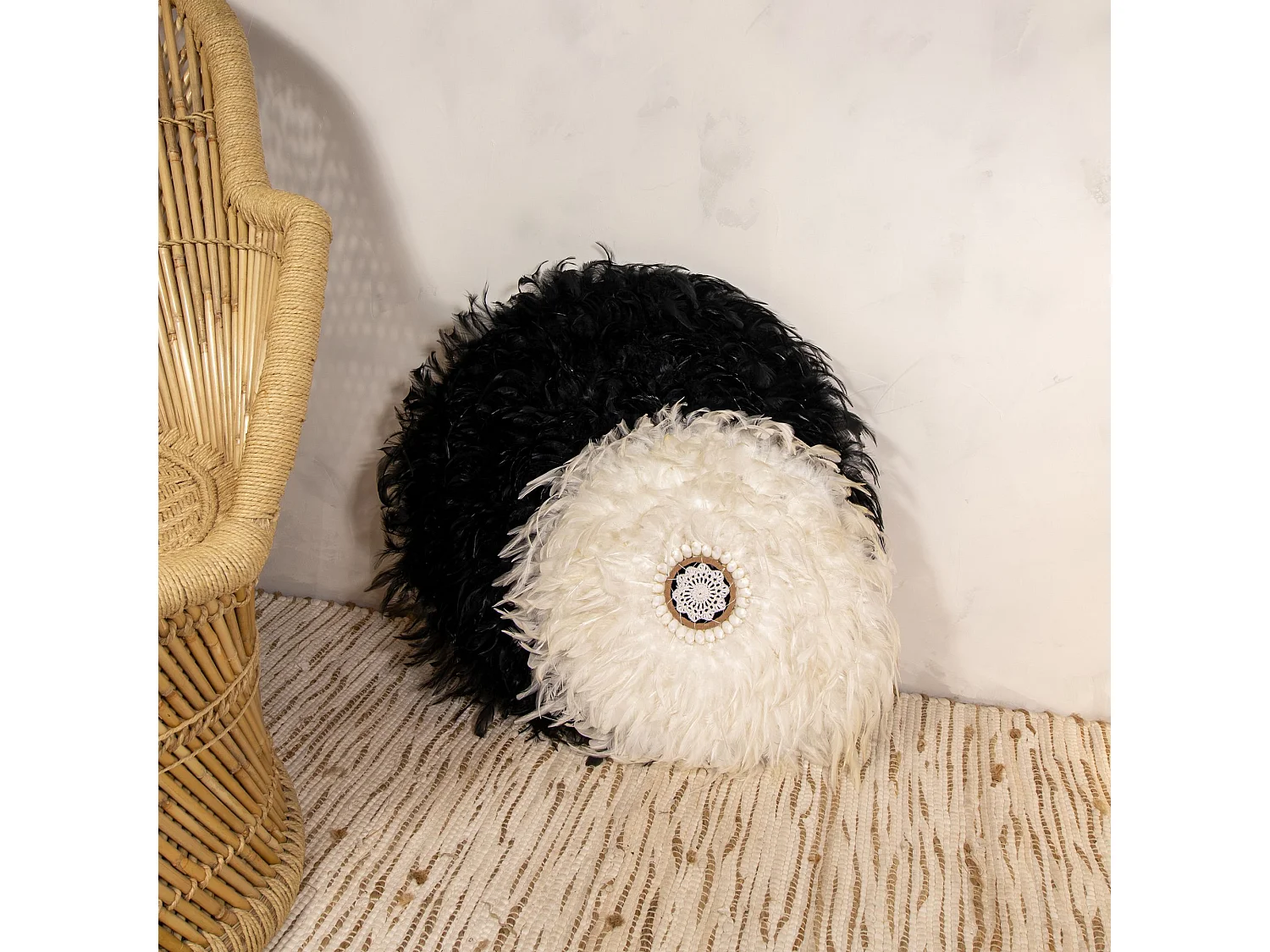 Now's Home - Jujuhat Decoration En Plumes Blanches Et Coquillages O40 Cm Kapau