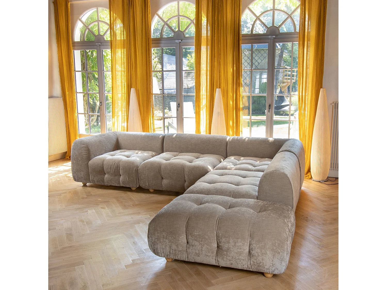 Now's Home - Canapé Angle 5 Modules Gris Taupé Velours Pané 300x265x67cm Twiggy