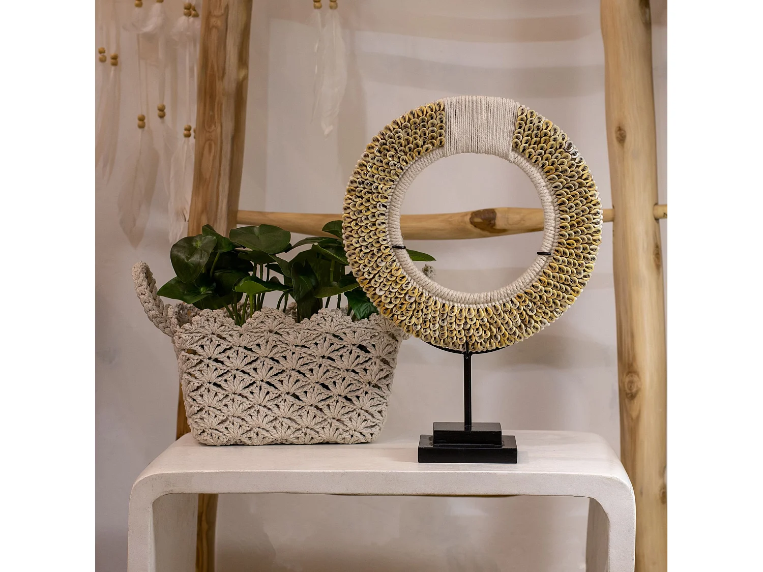 Now's Home - Collier De Coquillages Sur Socle En Metal H37cm Linh
