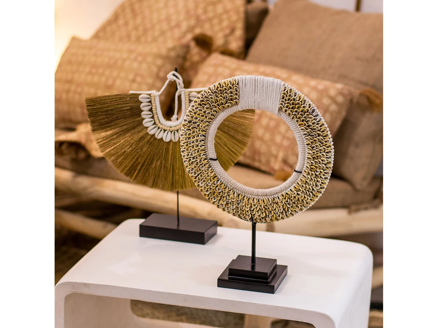 Now's Home - Collier De Coquillages Sur Socle En Metal H37cm Linh