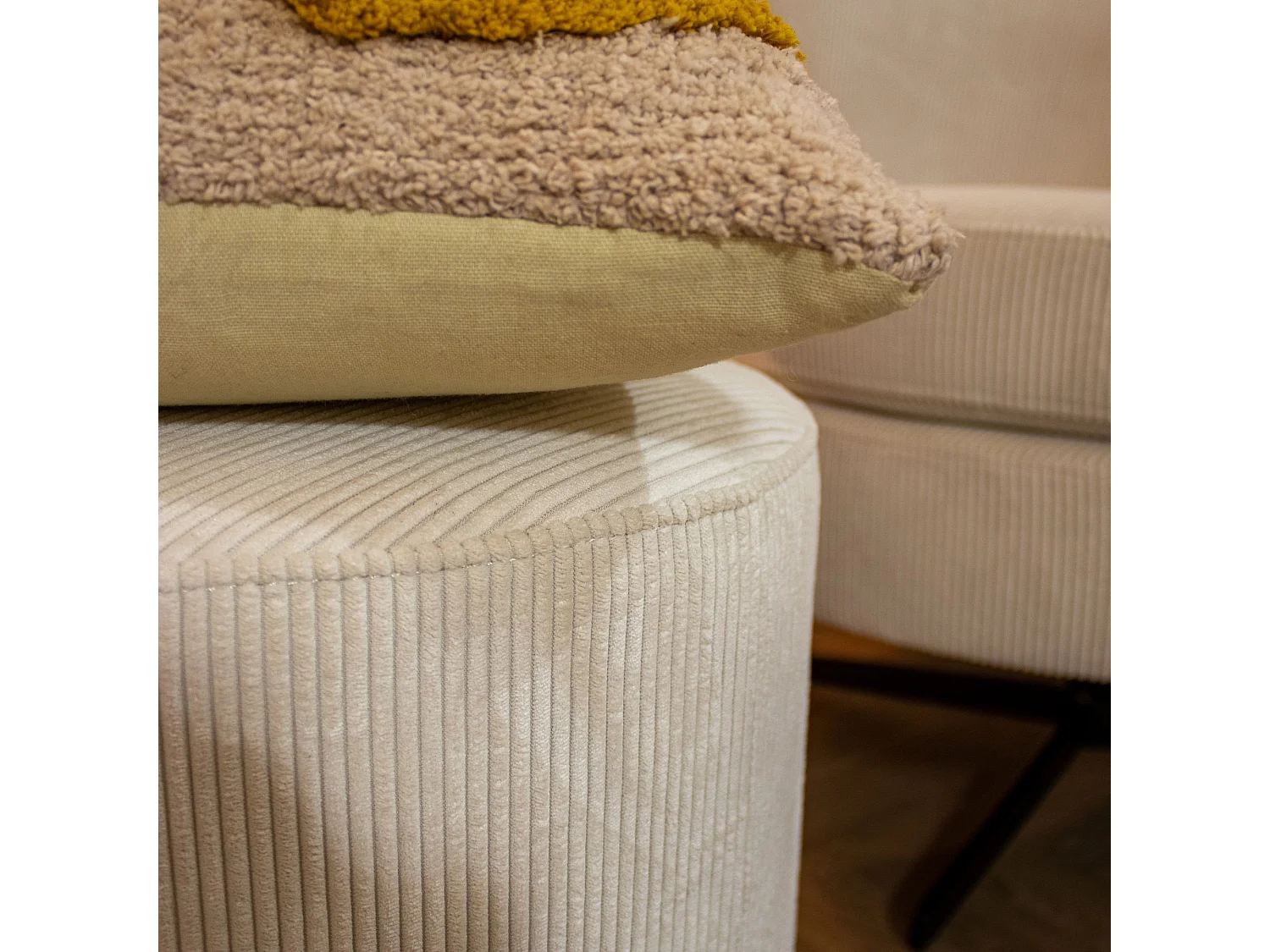 Now's Home - Pouf Pivotant En Velours Cotele Ecru 40x40xh39cm Casper