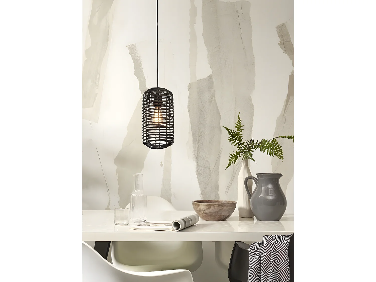 Cilinderophanging in zwart rotan met zwarte draad