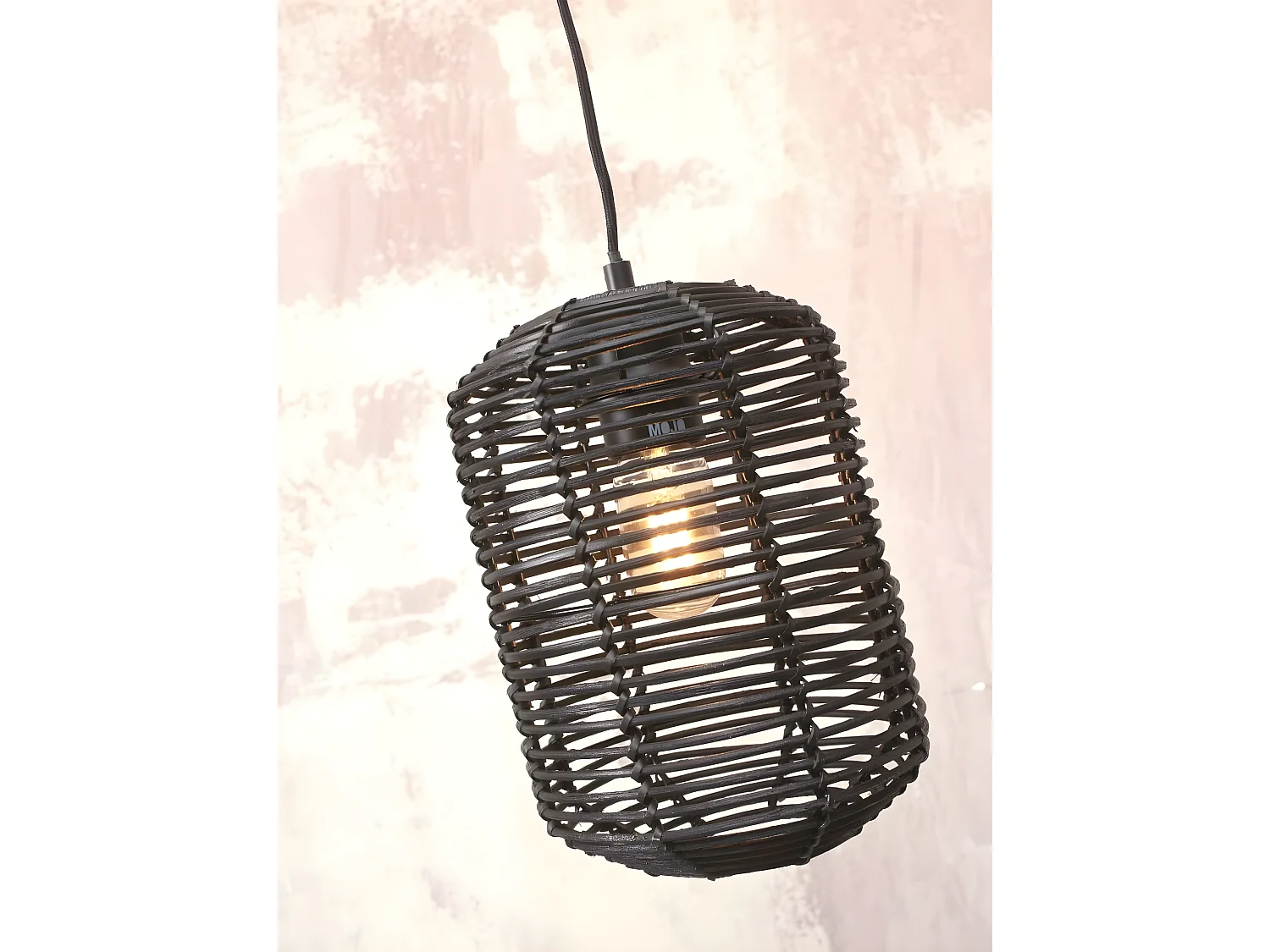 Suspension cylindrique en rotin noir avec fil noir