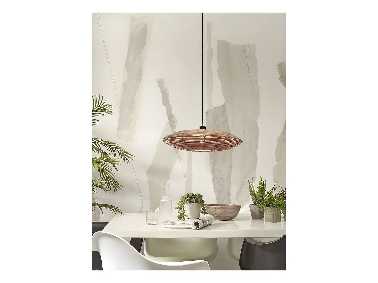 Sospensione tonda in rattan marrone con filo nero