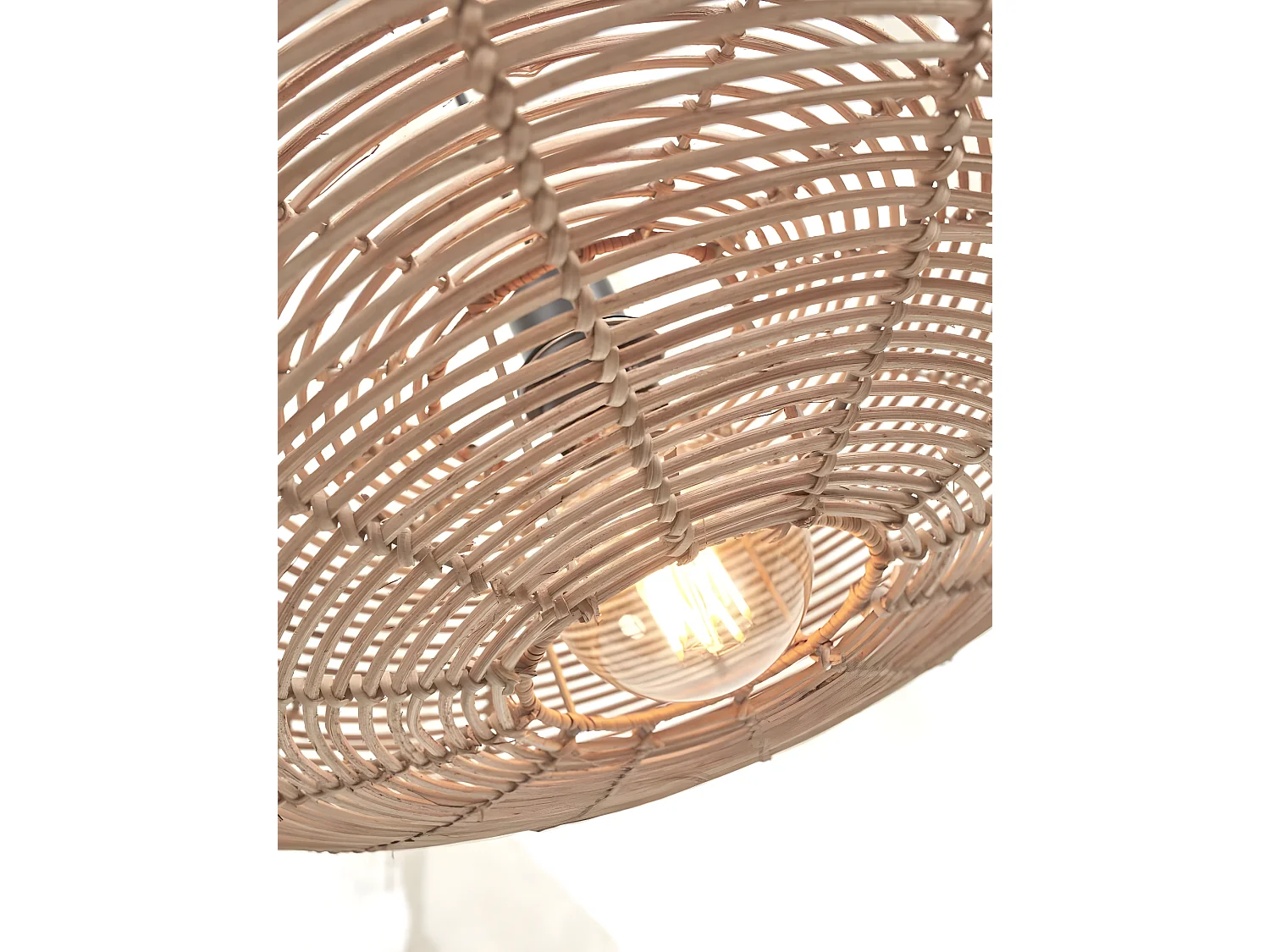 Suspension ronde en rotin marron avec fil noir