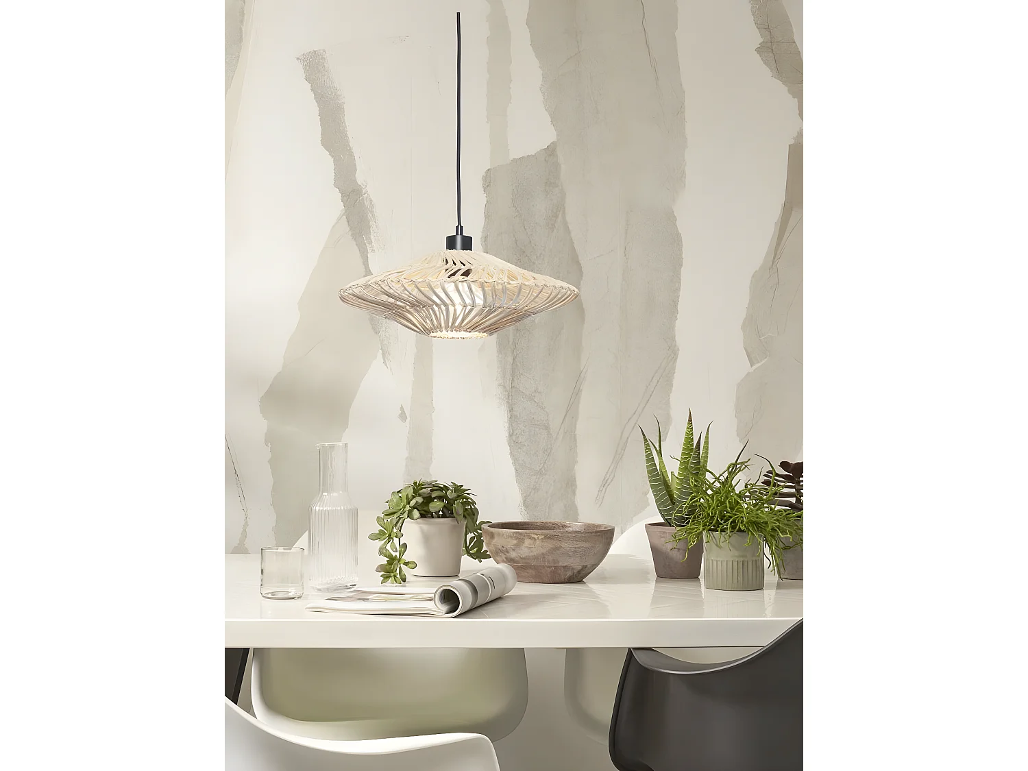 Suspension ronde en rotin blanc avec fil noir gainé