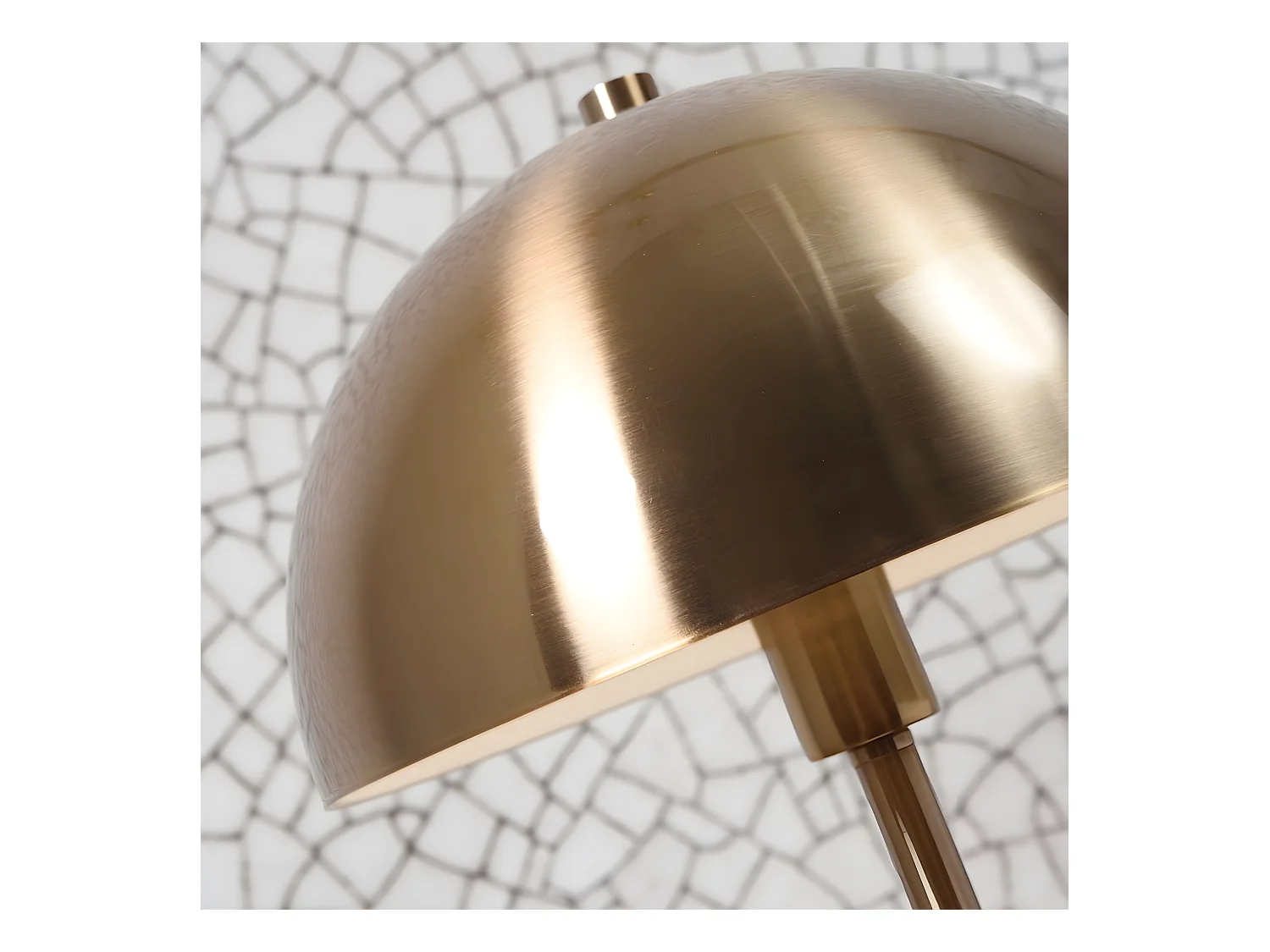 Lampadaire en métal doré et pied en marbre blanc Toulouse It´s about Romi