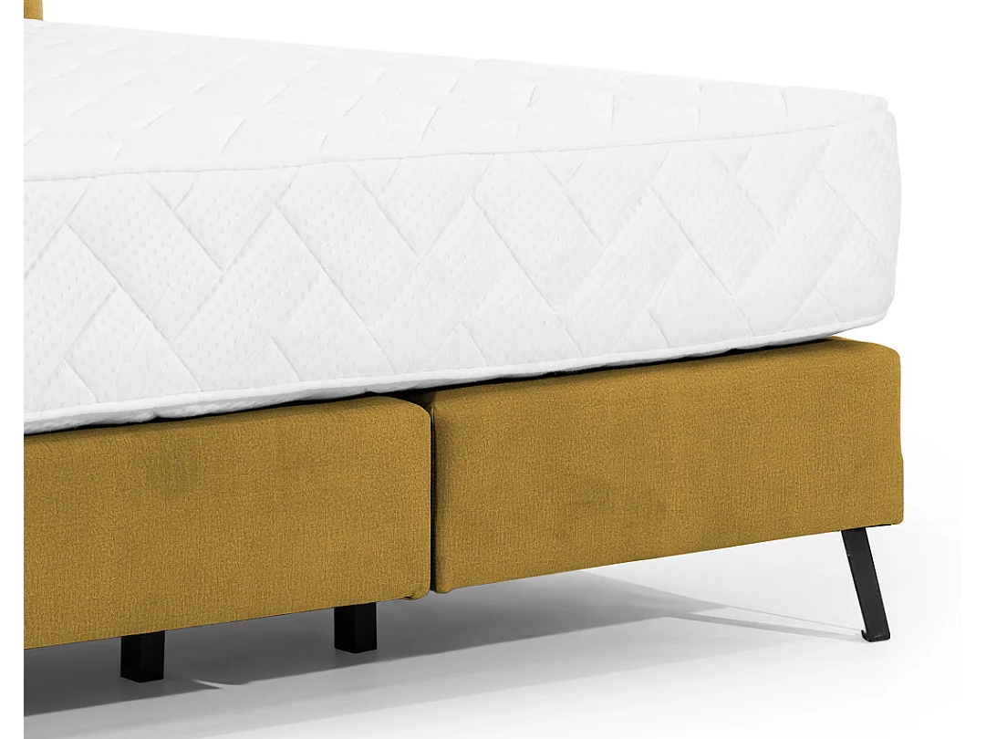 Lit continental capitonné tissu jaune moutarde Pozza avec matelas 30cm en latex et pied métal noir-160x200