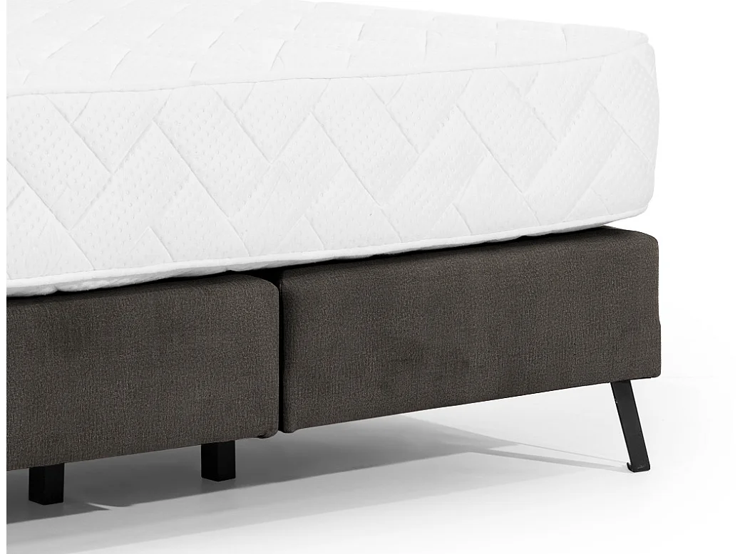 Lit continental capitonné tissu marron Pozza avec matelas 30cm en latex et pied métal noir-160x200