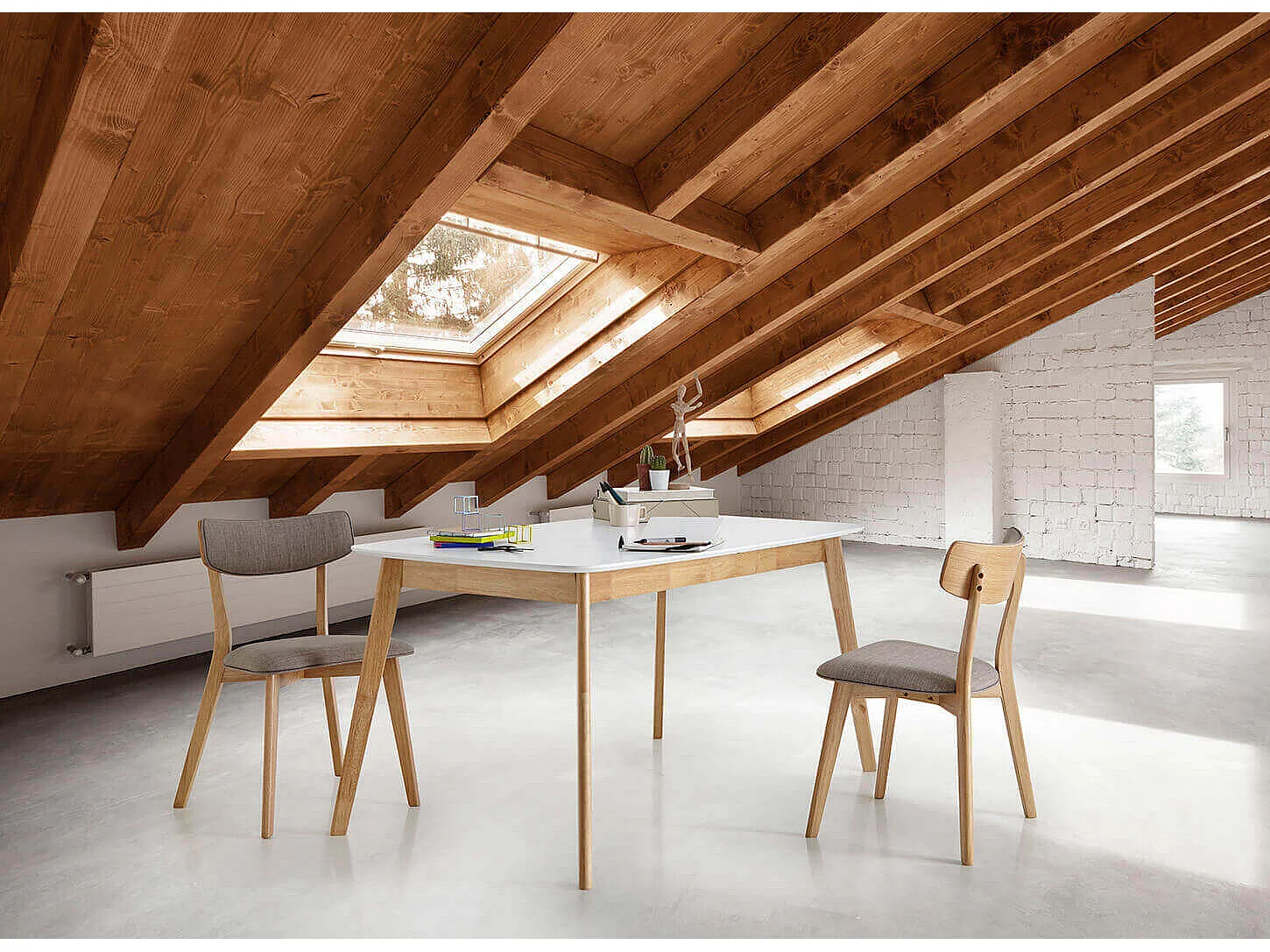 Table rectangulaire extensible scandinave blanc brillant et pieds bois clair Askin 140 à 180cm