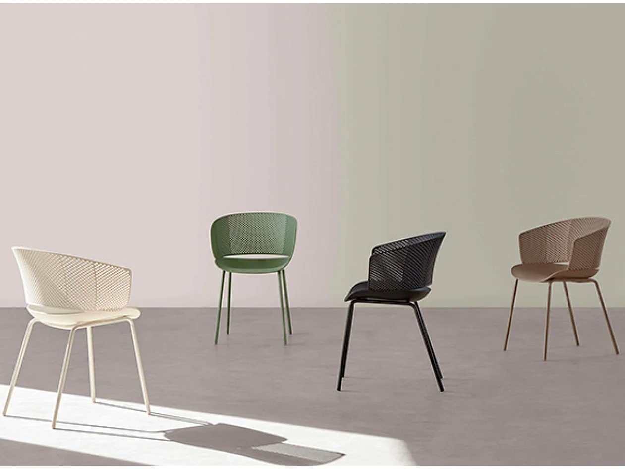 Chaise moderne avec accoudoirs en polypropylène et métal Nova-Couleur Beige