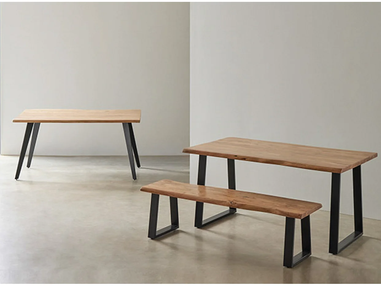 Table à manger Filko – Plateau en bois massif et pieds en métal noir-Largeur 160 cm