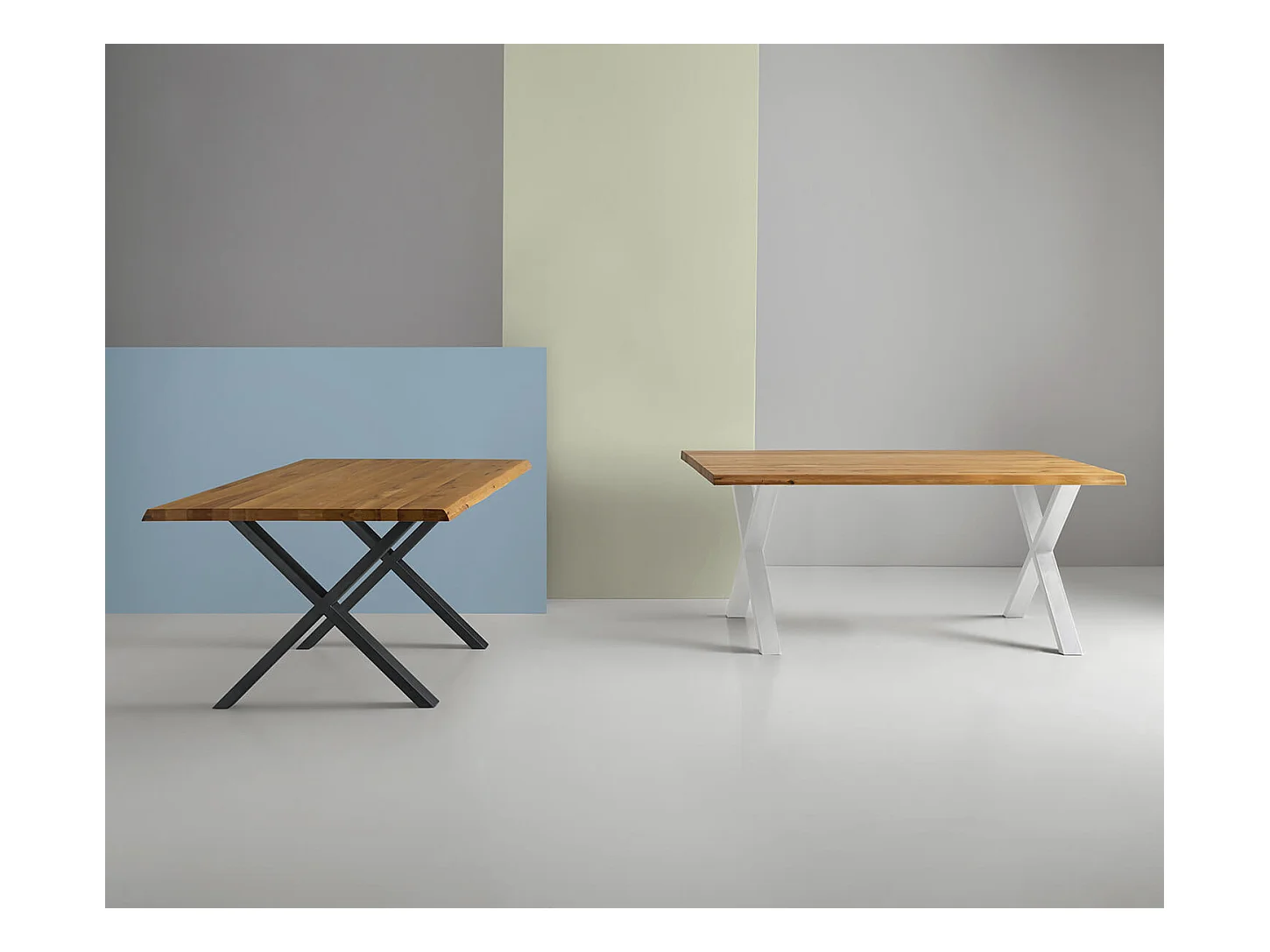 Table à manger industriel chêne massif clair et pieds X métal noir Antika-Largeur 140 cm