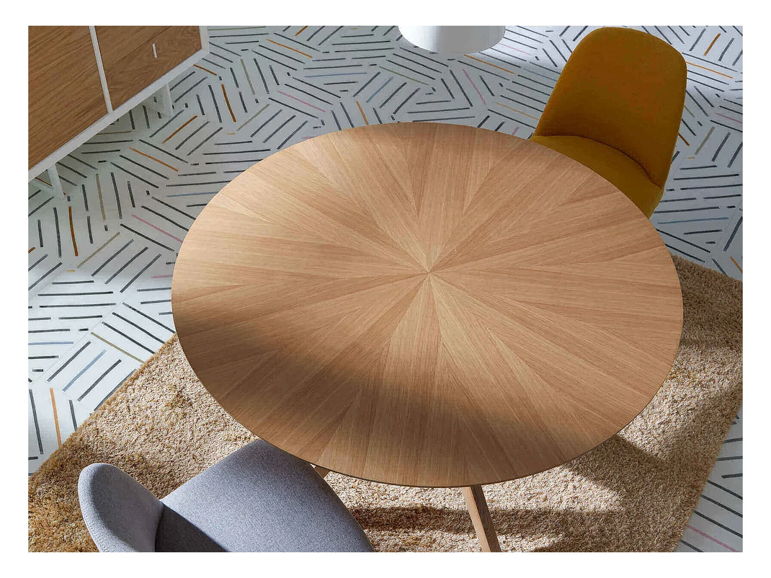 Table à manger ronde Kamila en chêne ou noyer – Harmonie de charme et style naturel-Couleur Marron-Diamètre 120 cm