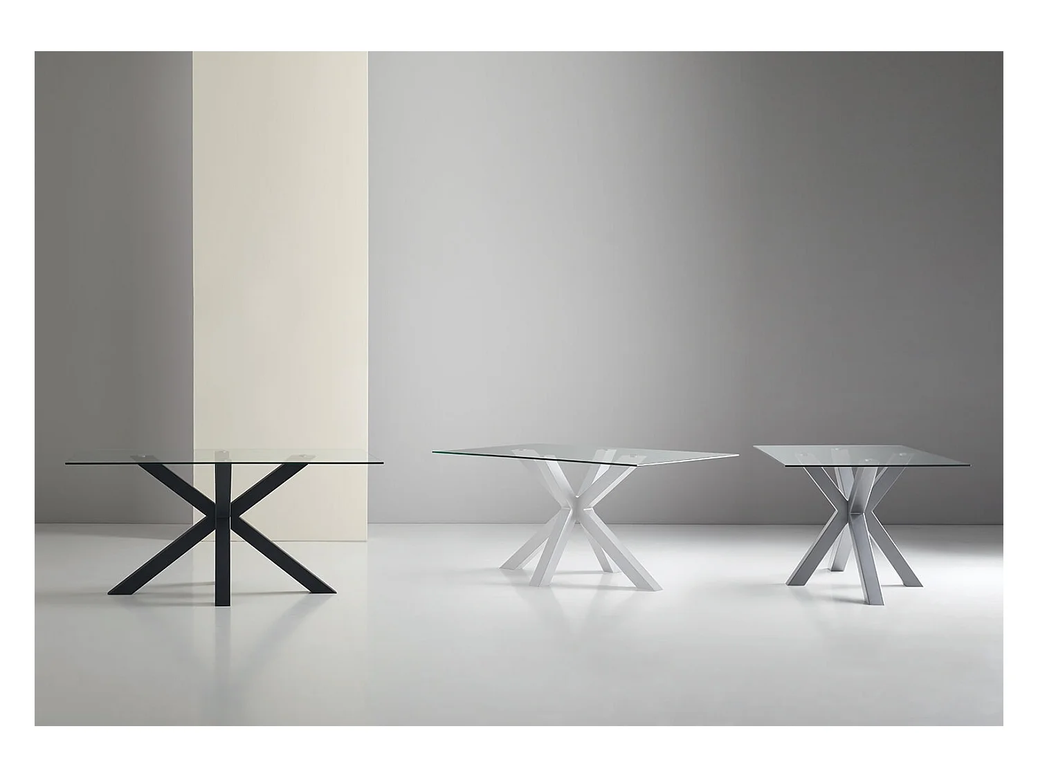 Table à manger moderne Trikano – Verre trempé et pieds métalliques-Couleur Noir-Largeur 160 cm