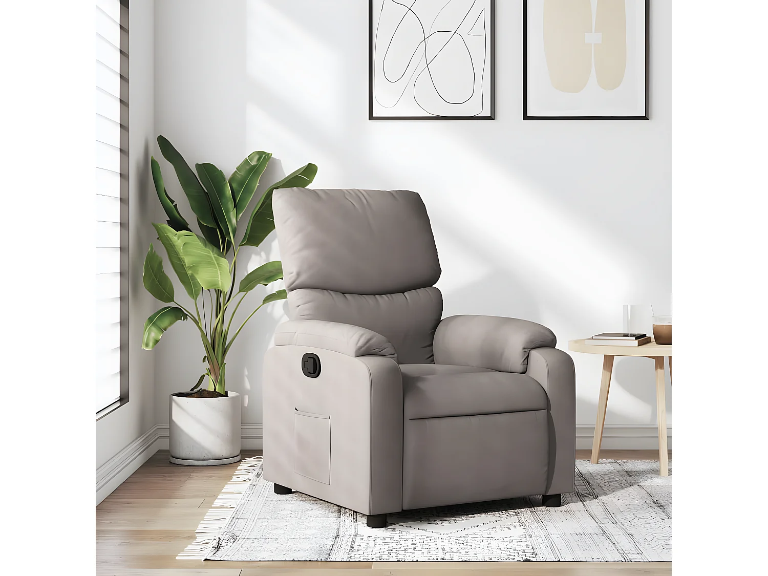 Sessel aus taupefarbenem Stoff