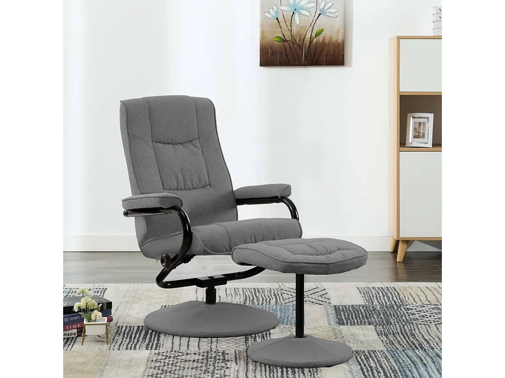 Liegesessel mit Fußstütze. Hellgrauer Stoff