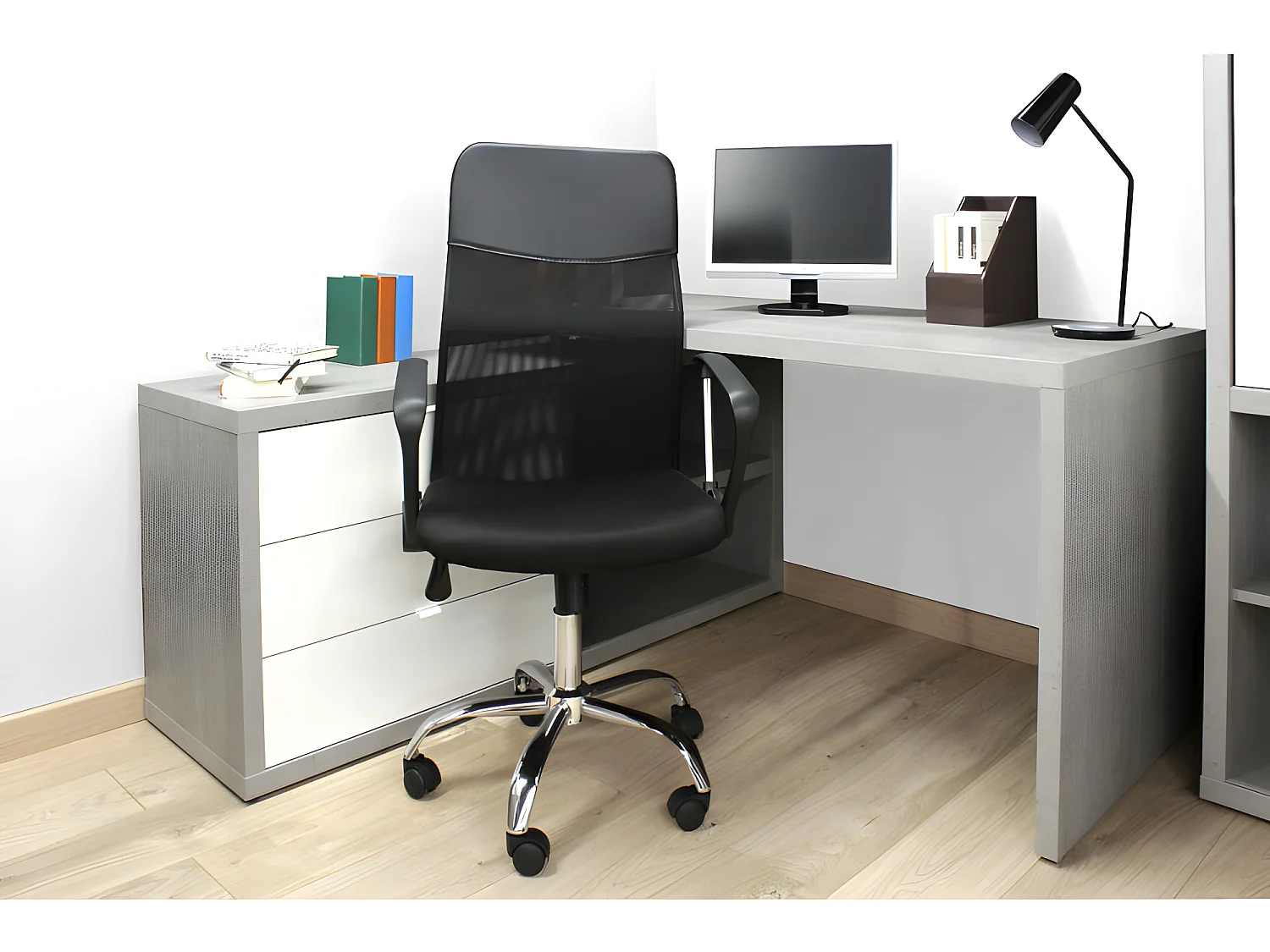 Fauteuil de bureau en mesh noir et métal chromé avec roulettes - SOFT