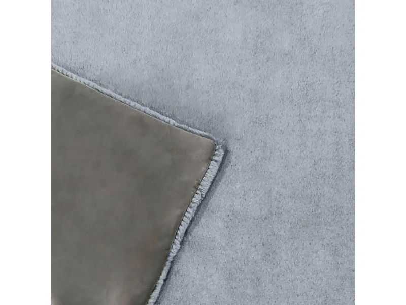 Plaid en fausse fourrure gris givré ultra doux 130x170 cm - LEVY