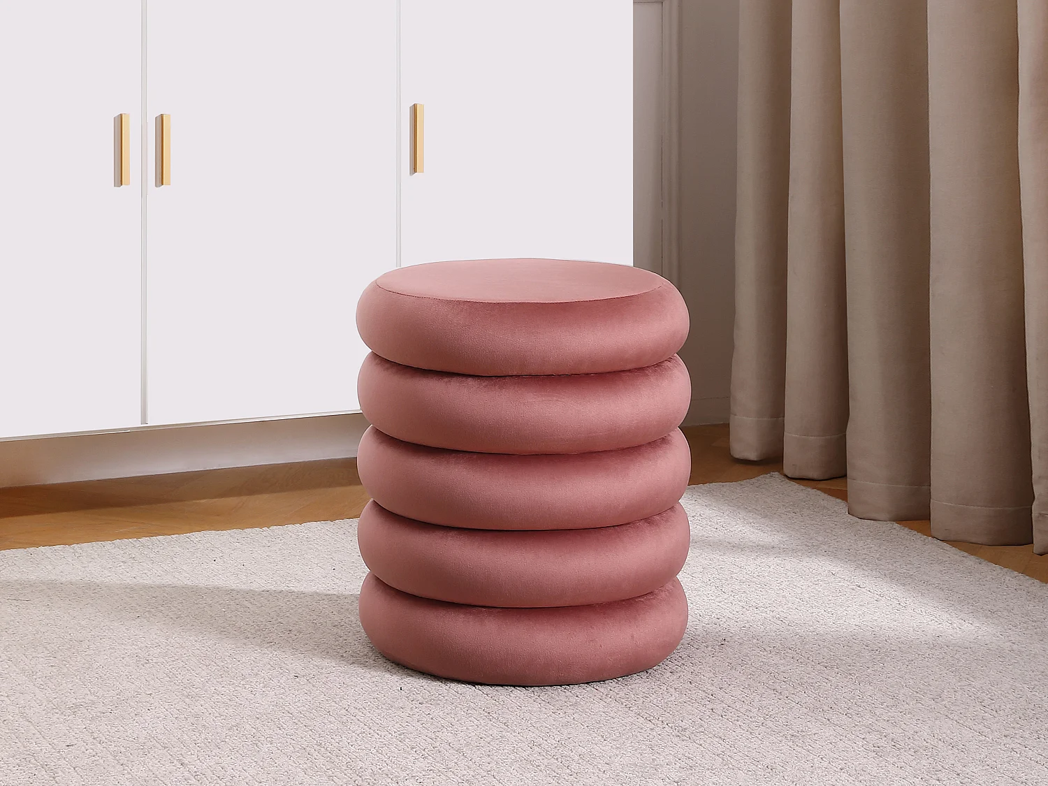 Pouf en velours rose ECAMBI