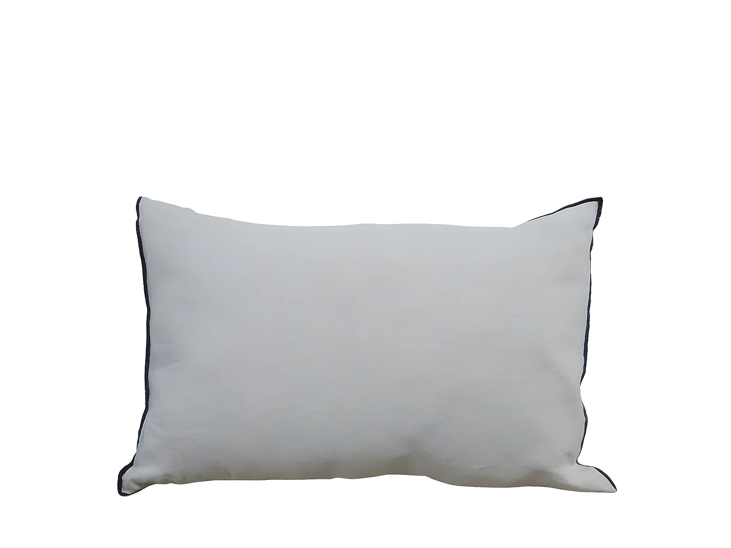 Coussin en lin lavé et surjet