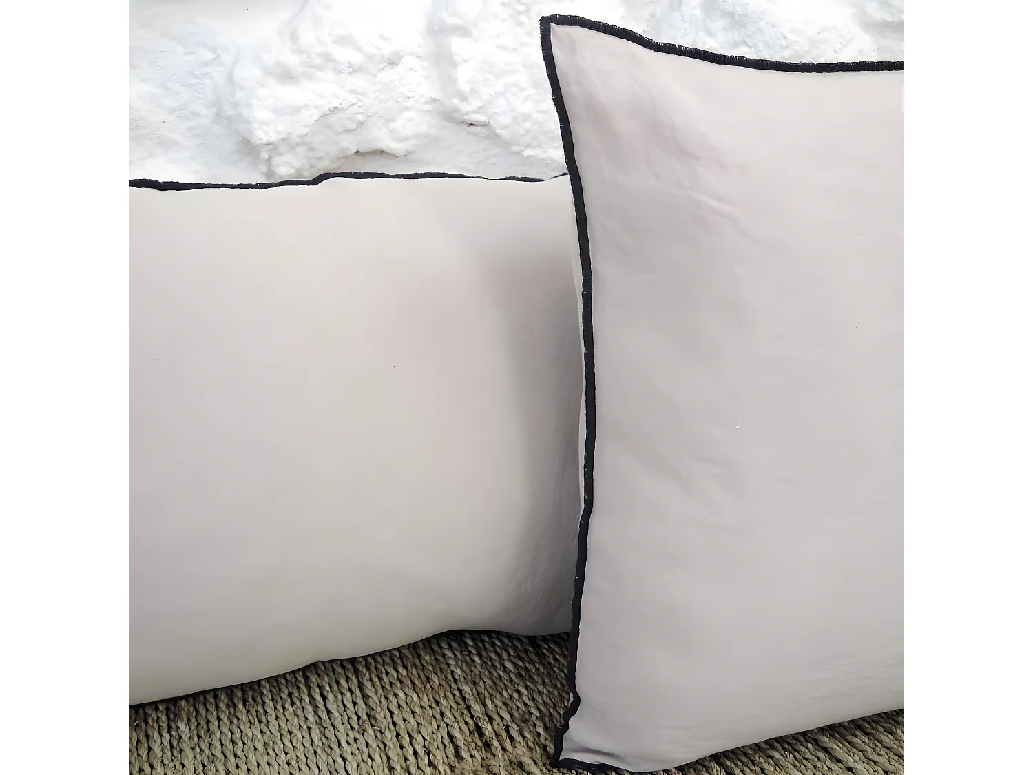 Coussin en lin lavé et surjet