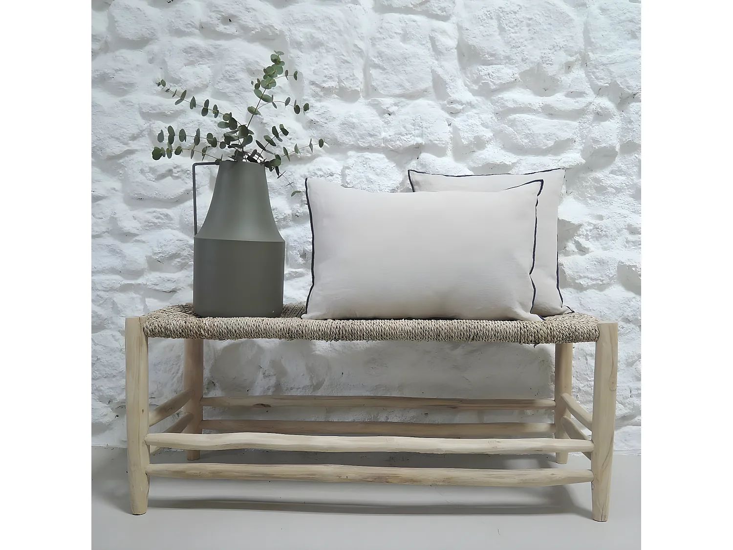 Coussin en lin lavé et surjet