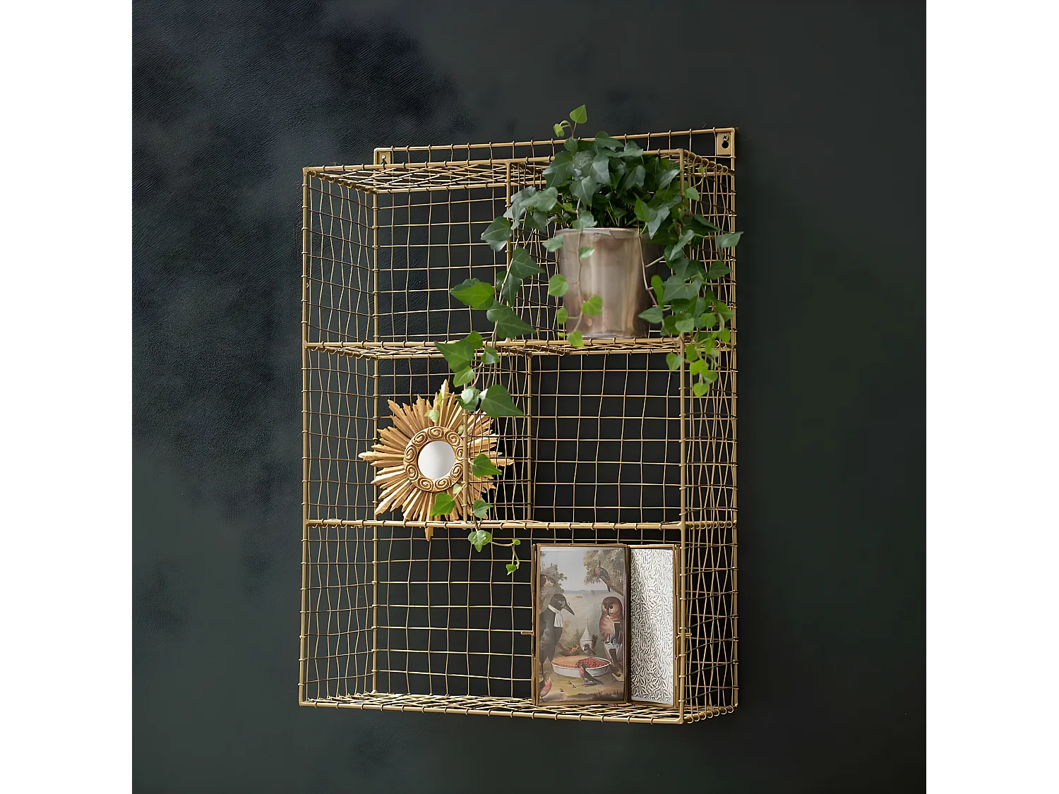 Estantería de pared de metal oro