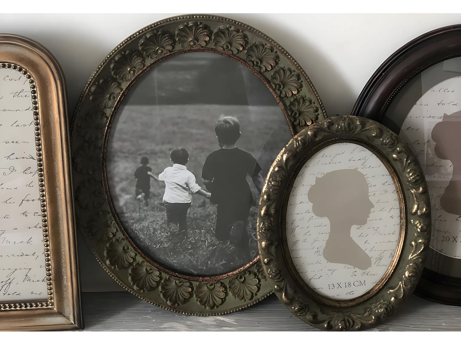 Cadre photo ovale style baroque