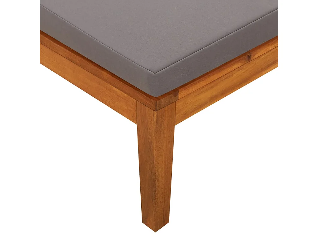 Poltrona lounge con cuscini grigio scuro. Legno massello di acacia