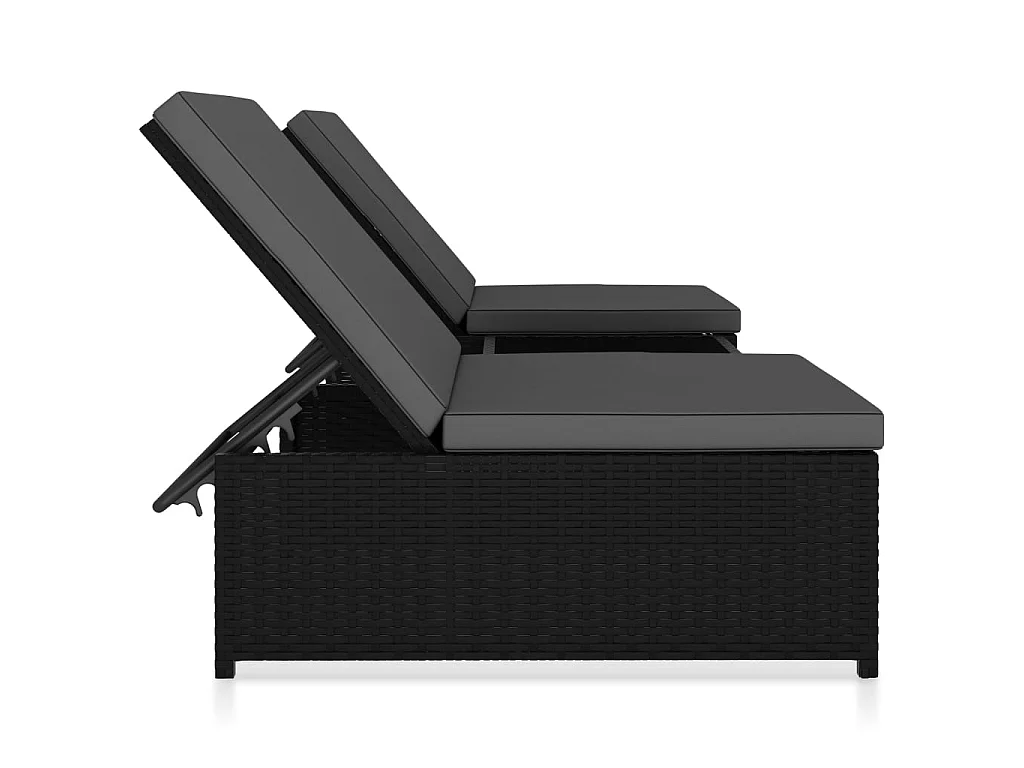 2 poltrone lounge con tavolo in resina intrecciata nera