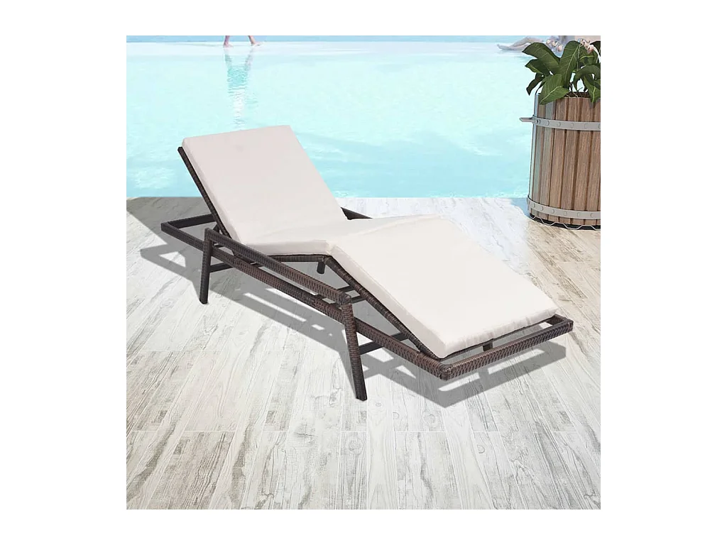 Loungesessel mit Kissen aus gewebtem Harz in Braun